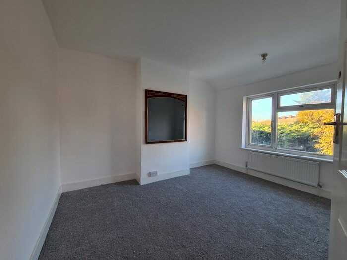 4 Bedroom Semi-Detached House To Rent In Ash Grove, Hounslow TW5