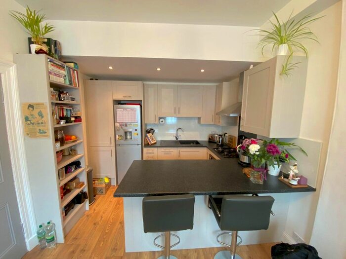 1 Bedroom Flat To Rent In St. Peters Place, Edinburgh, EH3