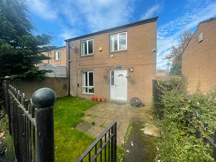 3 Bedroom Semi-Detached House To Rent In Greenholme Court, Tong, Bradford, BD4