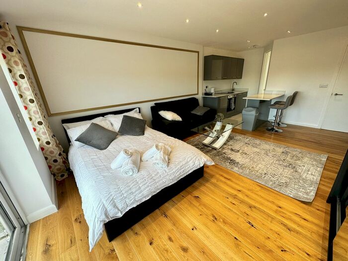 Studio To Rent In Flat E, Goldhawk Road, Shepherds Bush, London., W12