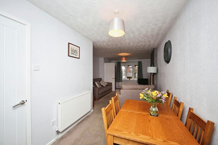 3 Bedroom End Of Terrace House For Sale In Bilbury Close, Redditch, B97