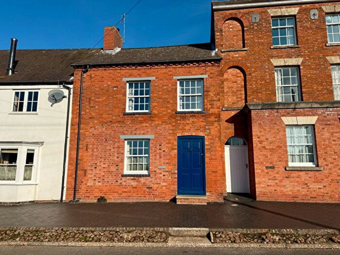 2 Bedroom Terraced House For Sale In High Street, Braunston, NN11