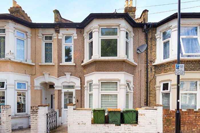 2 Bedroom Flat To Rent In Harcourt Road, Stratford, London, E15