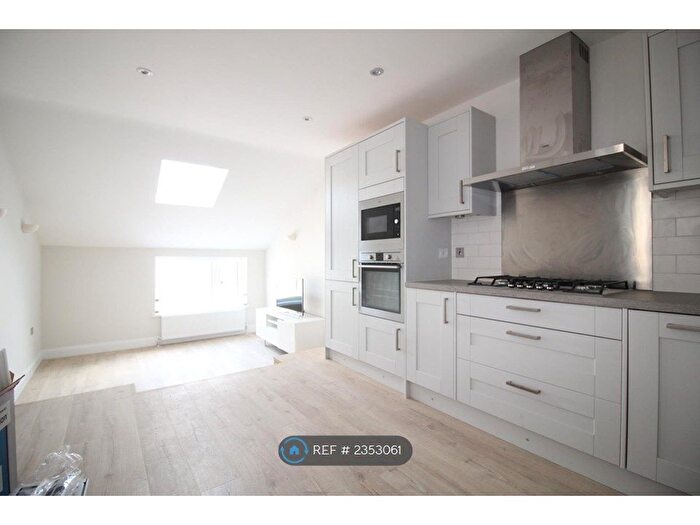 2 Bedroom Flat To Rent In Gilbey Road, London, SW17