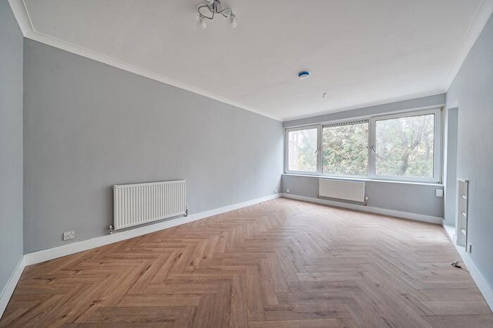 2 Bedroom Flat For Sale In East Street, London, SE17
