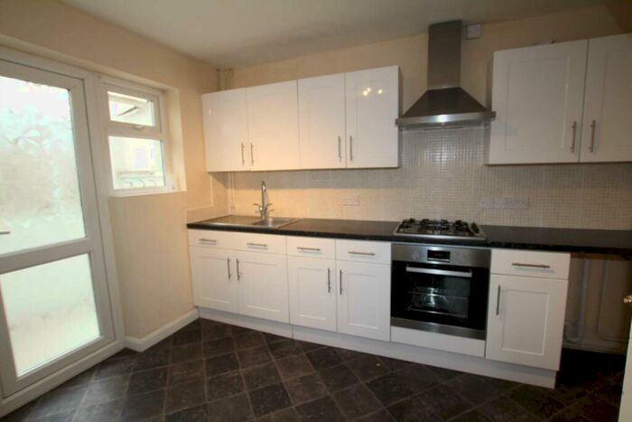 3 Bedroom End Of Terrace House To Rent In Weedon Road, Aylesbury, HP19