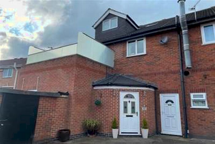 5 Bedroom House To Rent In Pilgrims Way, Stenson Fields, DE24