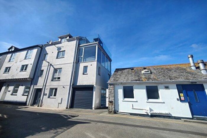 4 Bedroom Flat To Rent In Quay Street, Falmouth, TR11