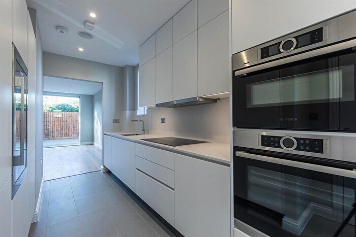 3 Bedroom Apartment To Rent In Redchurch Street, Shoreditch, E2