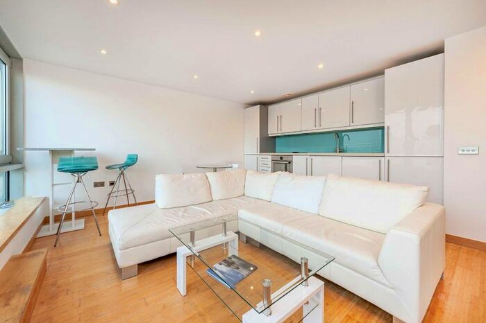 1 Bedroom Flat To Rent In Richmond Road, Kingston Upon Thames, KT2