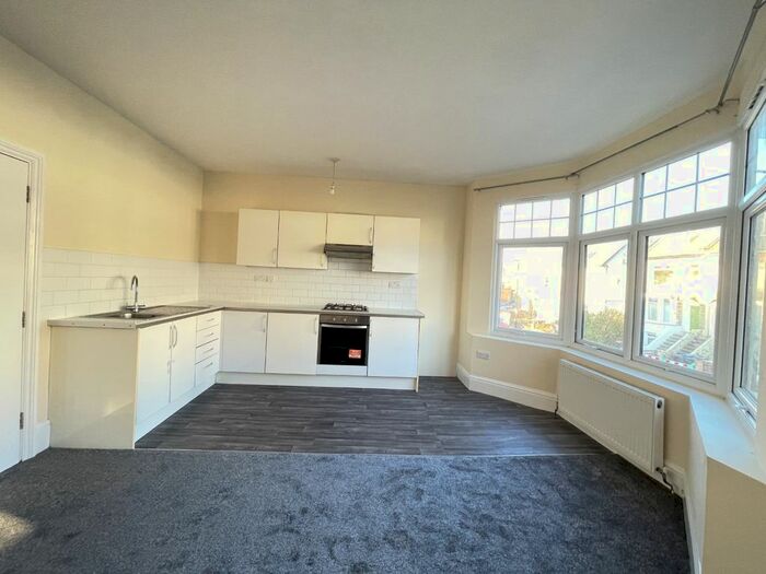2 Bedroom Flat To Rent In Clifton Road, Selhurst, SE25