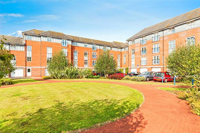 2 Bedroom Flat For Sale In Newton Drive, Blackpool, Lancashire, FY3