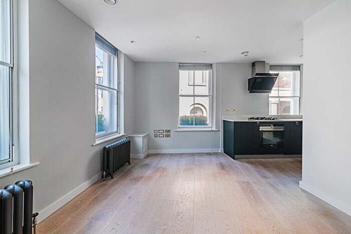 2 Bedroom Flat To Rent In Catherine Street, Covent Garden, WC2B