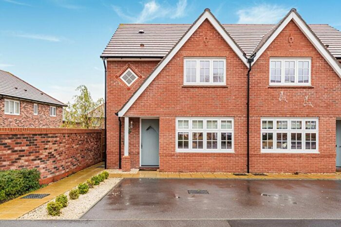 3 Bedroom Semi Detached House For Sale In Kite Close, Liphook, Hampshire, GU30