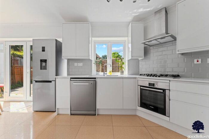 5 Bedroom Semi-Detached House To Rent In Bruton Road, Morden, SM4