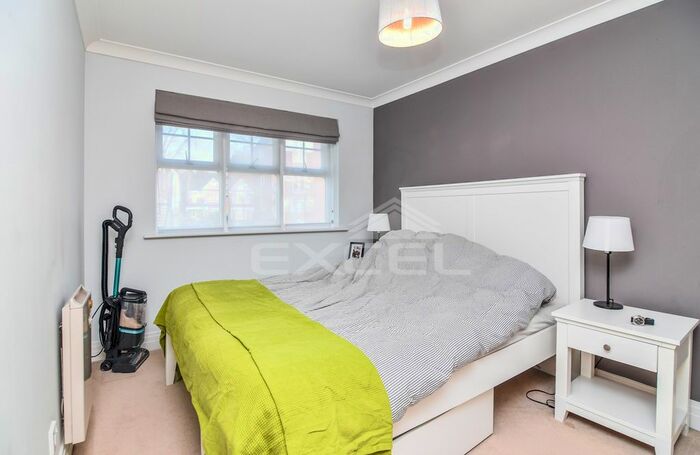 2 Bedroom Flat To Rent In Inkwell Close, Woodside Park, London, N12