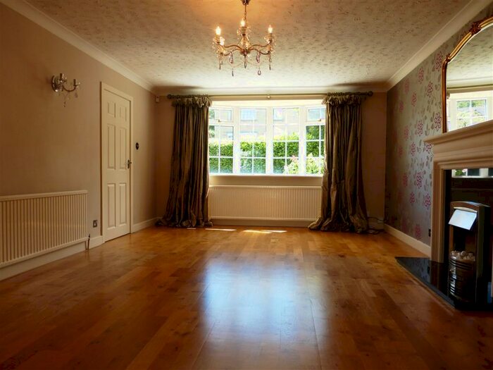 4 Bedroom Detached House To Rent In Kings Road, Ilkley, LS29