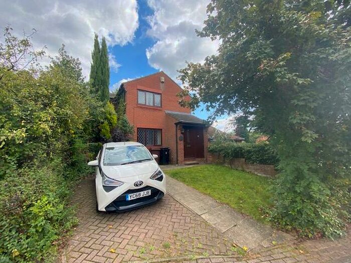 2 Bedroom Semi-Detached House To Rent In High Bank Close, Leeds, West Yorkshire, LS15