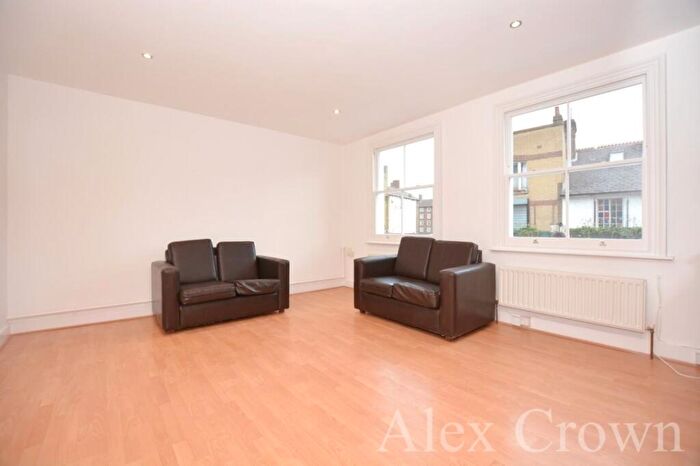 3 Bedroom Flat To Rent In Broadway Market, London Fields, E8