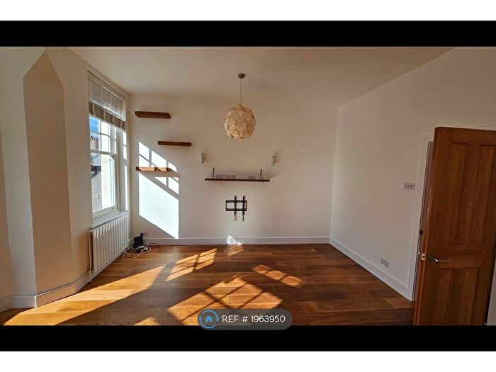 2 Bedroom Flat To Rent In Milton Road, London, N6