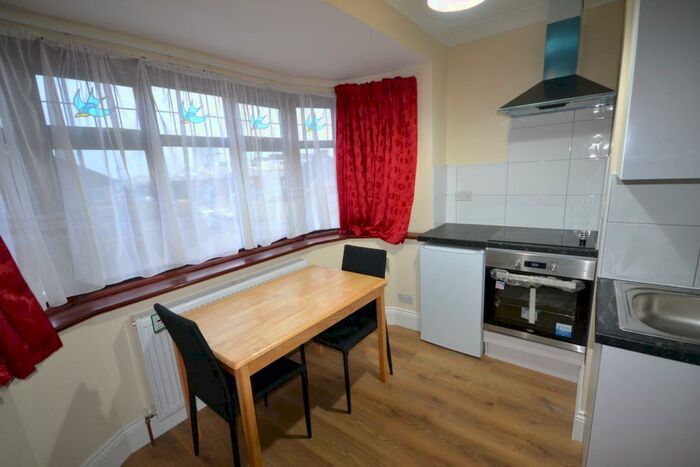 Studio To Rent In Stag Lane, London, NW9