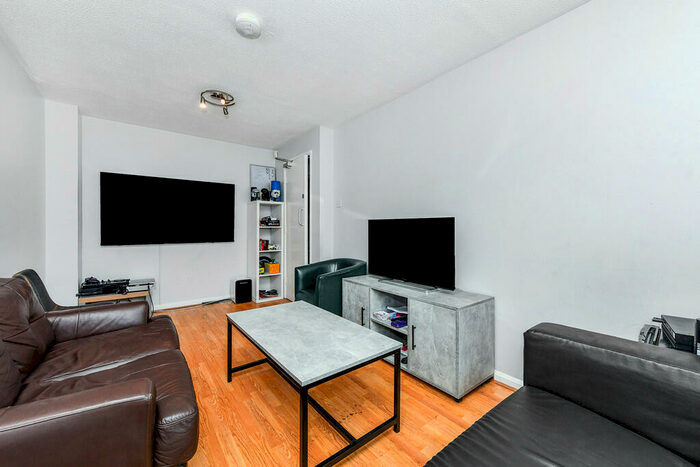 6 Bedroom End Of Terrace House To Rent In Gadd Street, Nottingham, NG7