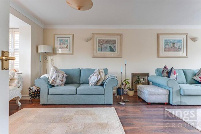 4 Bedroom Detached House For Sale In Haldane Close, Enfield, EN3