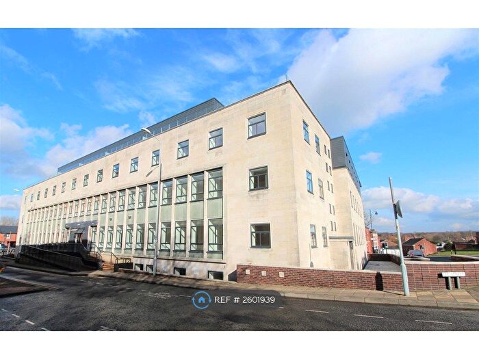 2 Bedroom Flat To Rent In Dorchester Apartments, Stockport, SK1