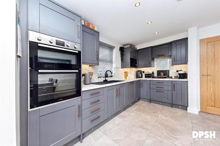 4 Bedroom Town House For Sale In Blenkinsop Drive, Leeds, LS10