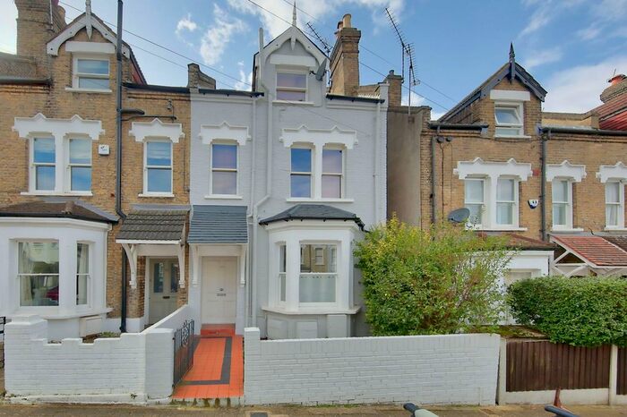 2 Bedroom Flat To Rent In Dempster Road, Wandsworth, SW18