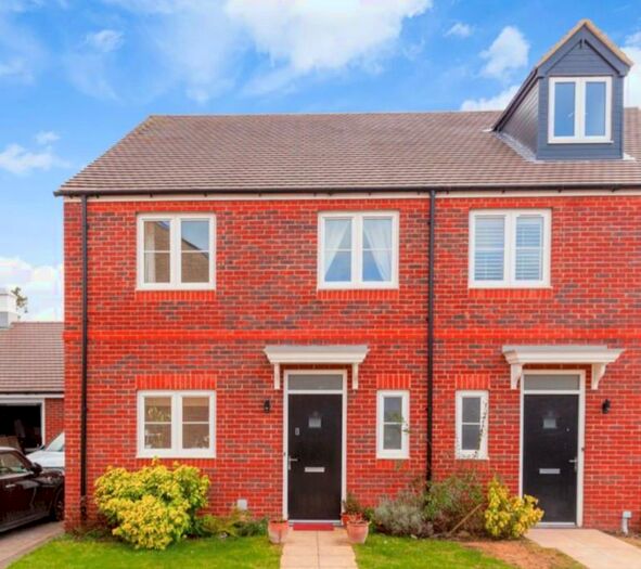 3 Bedroom Semi-Detached House To Rent In Giles Place, Bampton, Oxfordshire, OX18