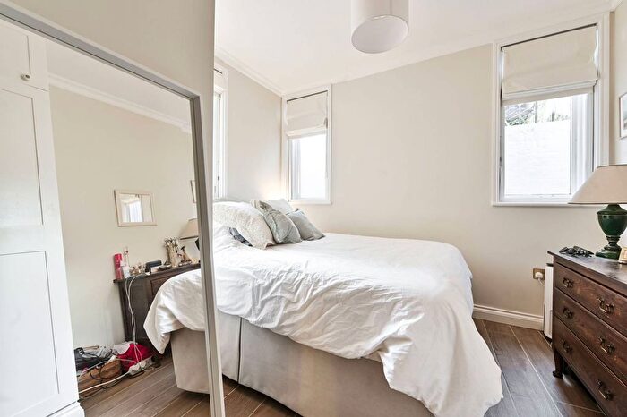 1 Bedroom Flat For Sale In Philbeach Gardens, Earls Court, London, SW5