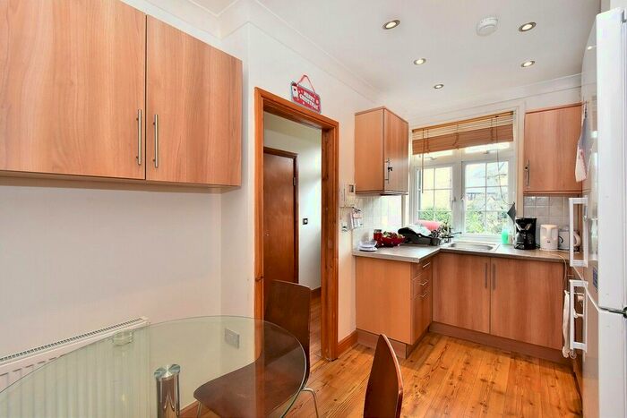 3 Bedroom Flat To Rent In Ranelagh Gardens, Fulham, SW6