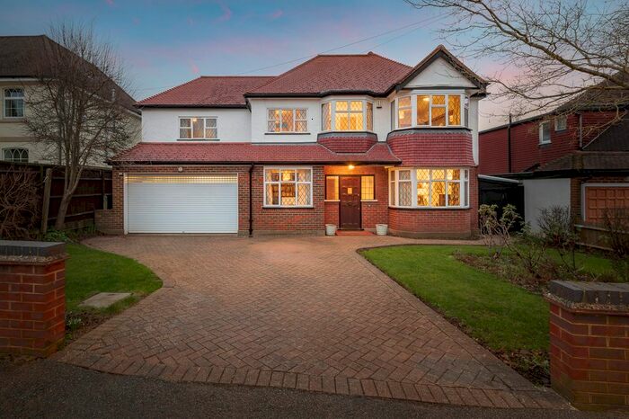 6 Bedroom Detached House To Rent In Grove Wood Hill, Coulsdon, CR5