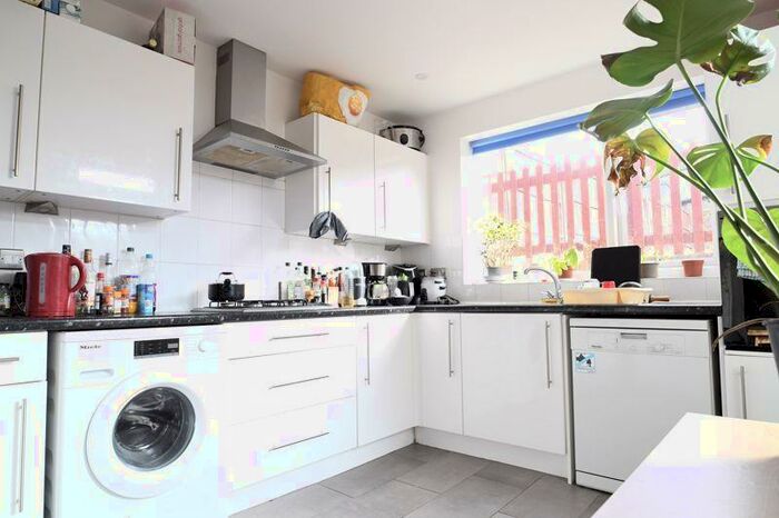 4 Bedroom House Of Multiple Occupation To Rent In Queens Park Road, Brighton, BN2