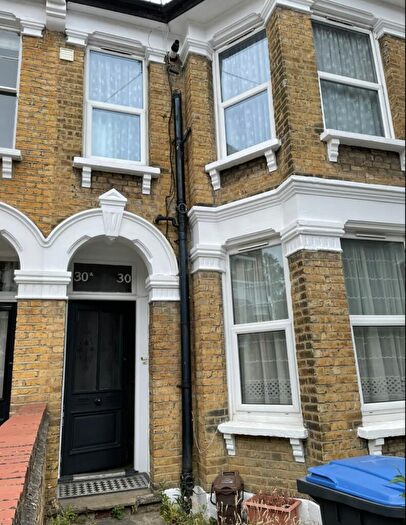 1 Bedroom Flat To Rent In Meadowcroft Road, London, N13