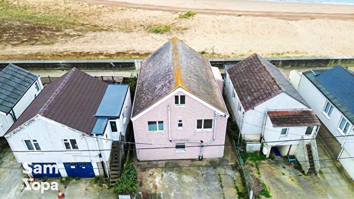 4 Bedroom Detached House For Sale In Beach Way, Jaywick, Clacton On Sea., CO15