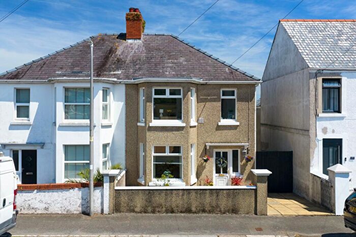 3 Bedroom Semi-Detached House For Sale In Waterloo Road, Hakin, SA73