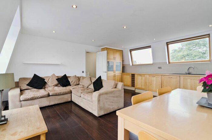 2 Bedroom Flat To Rent In Southgate Road, London, N1