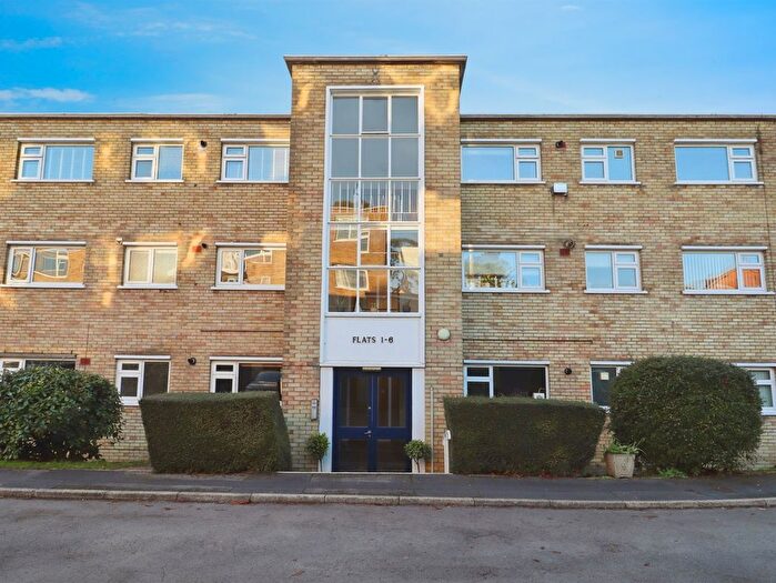 2 Bedroom Flat For Sale In Beach Road, Penarth, CF64