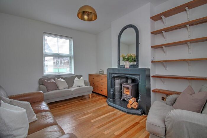 2 Bedroom Flat To Rent In The Square, Kenilworth, Warwickshire, CV8