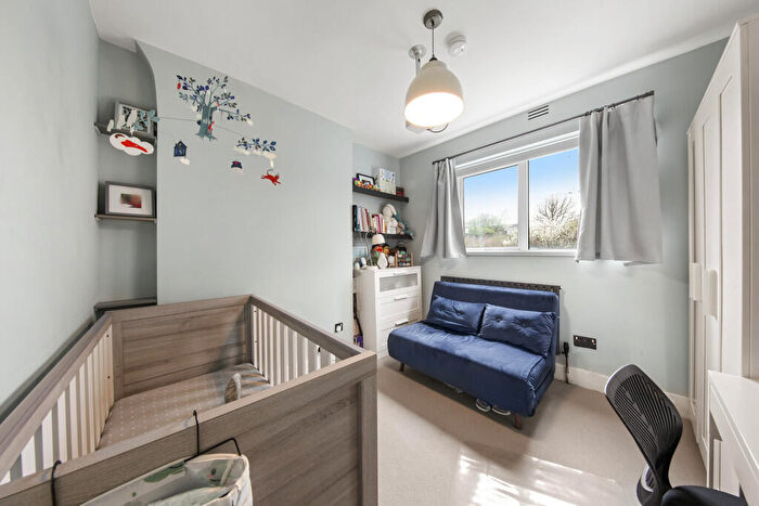 2 Bedroom Apartment To Rent In Ivy Road, London, NW2