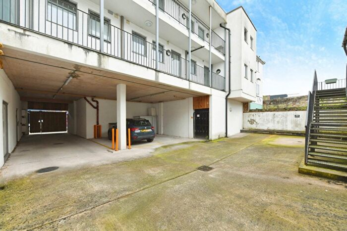 2 Bedroom Flat For Sale In Stillhouse Lane, Bristol, Somerset, BS3