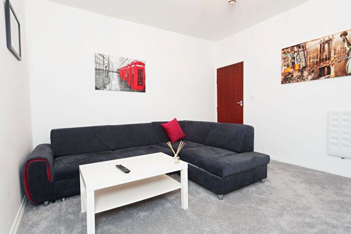 2 Bedroom Flat To Rent In Ruthven View, Leeds, LS8