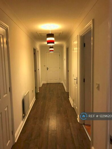 3 Bedroom Flat To Rent In Woodall Close, Milton Keynes, MK10