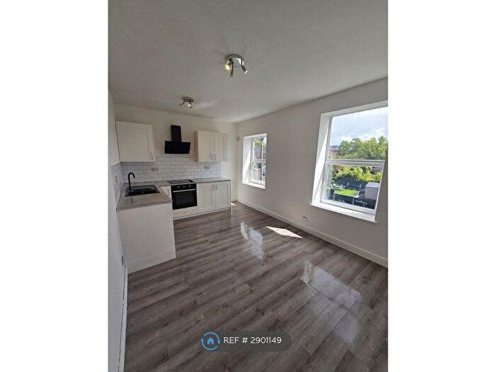 2 Bedroom Flat To Rent In Darnton Road, Ashton Under Lynne, OL6