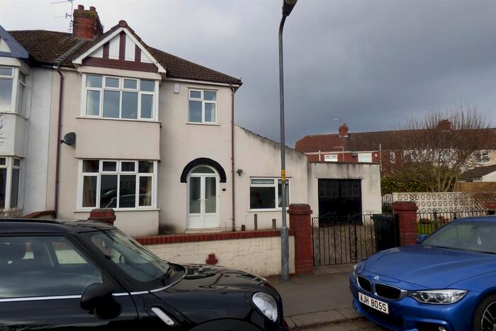 3 Bedroom Semi-Detached House To Rent In Clinton Road, Bedminster, Bristol, BS3