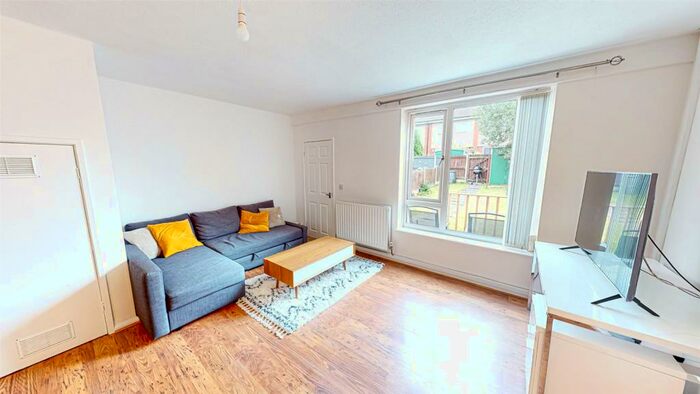 3 Bedroom Terraced House To Rent In Dinsdale Close, Manchester, M40