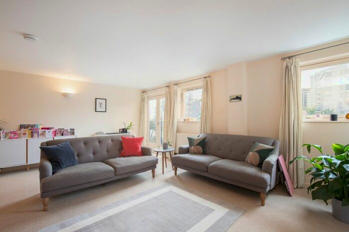 2 Bedroom Flat To Rent In River House, Northfields, London, SW18