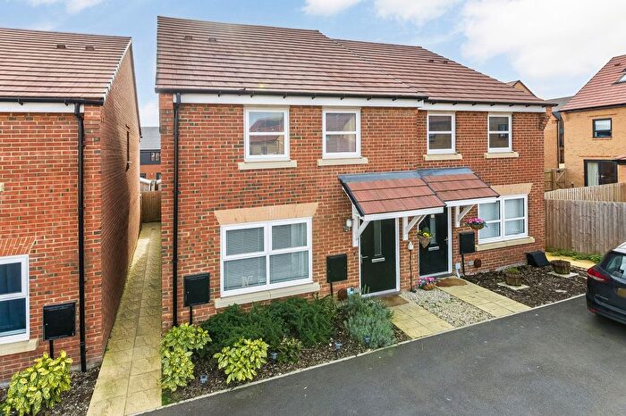 3 Bedroom Semi Detached House For Sale In Hemmings Lane, Abingdon, OX14